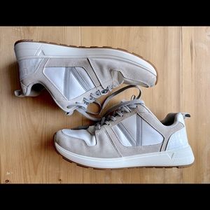 Vionic Rechelle Sneakers size 9.5, Gently Used